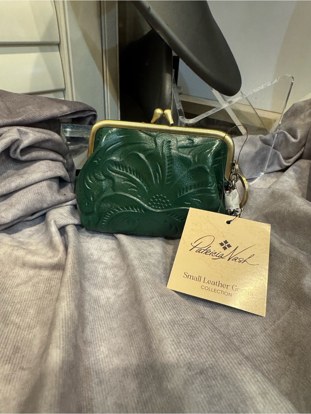 Patricia Nash Green Embossed Leather Band Kisslock Coin Purse NWT